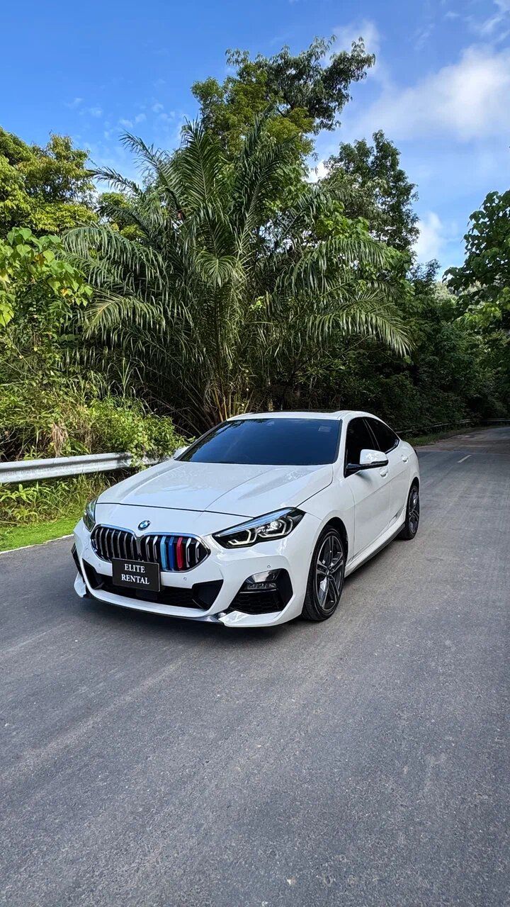 BMW 220i 2024, белый, салон красный