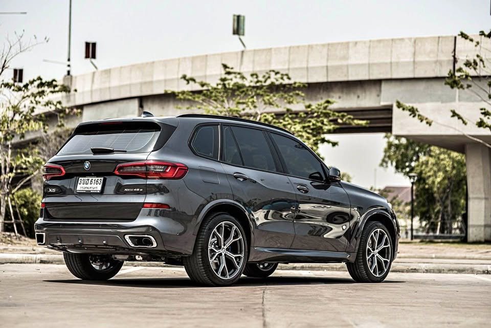BMW X5 xDrive45e M Sport 2022, silver