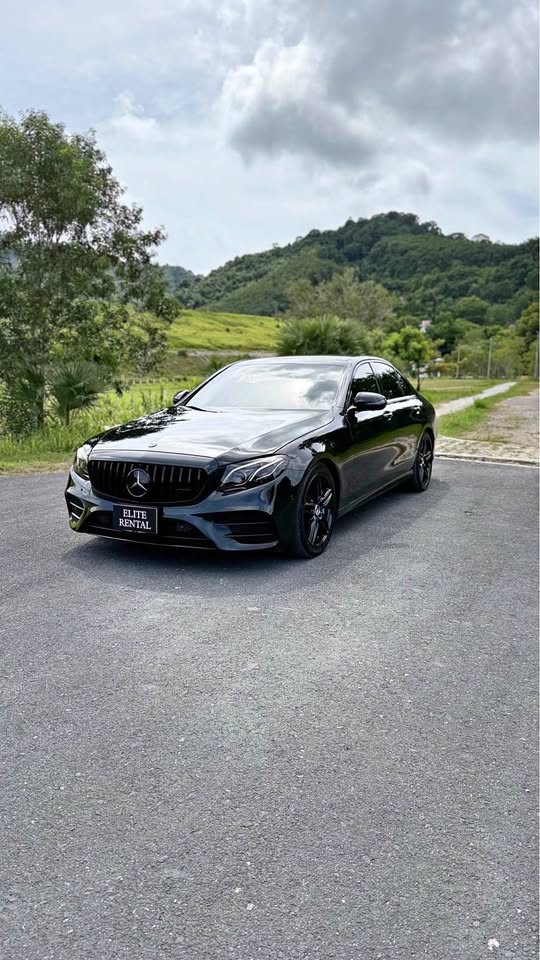 Mercedes-Benz E350e AMG 2019, black