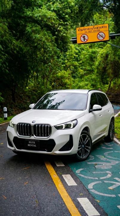 BMW X1 2025, белый, салон коричневый