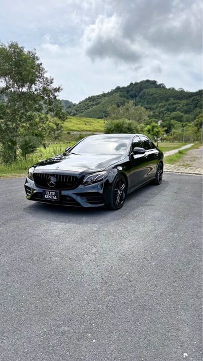Mercedes-Benz E350e AMG 2019, чёрный