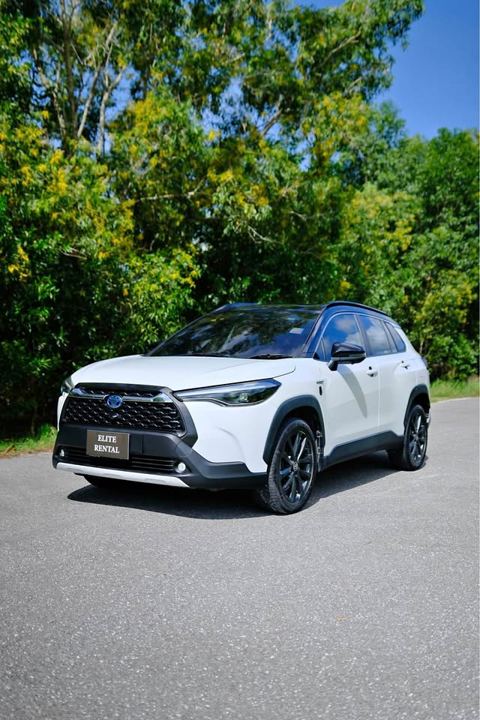 Toyota Corolla Cross HEV 2025, белый, салон бежевый