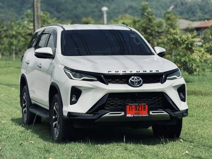 Toyota Fortuner Leader 2025, белый